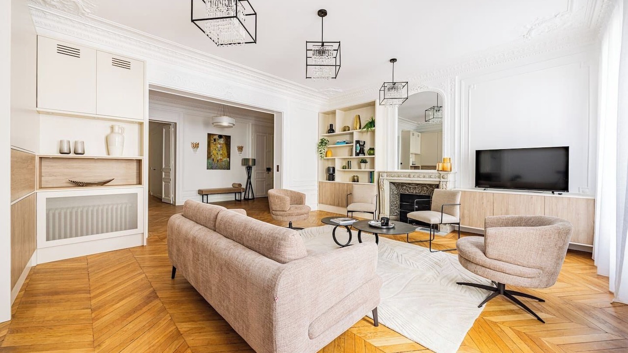 Photo of Livingroom in 8th Arrondissement