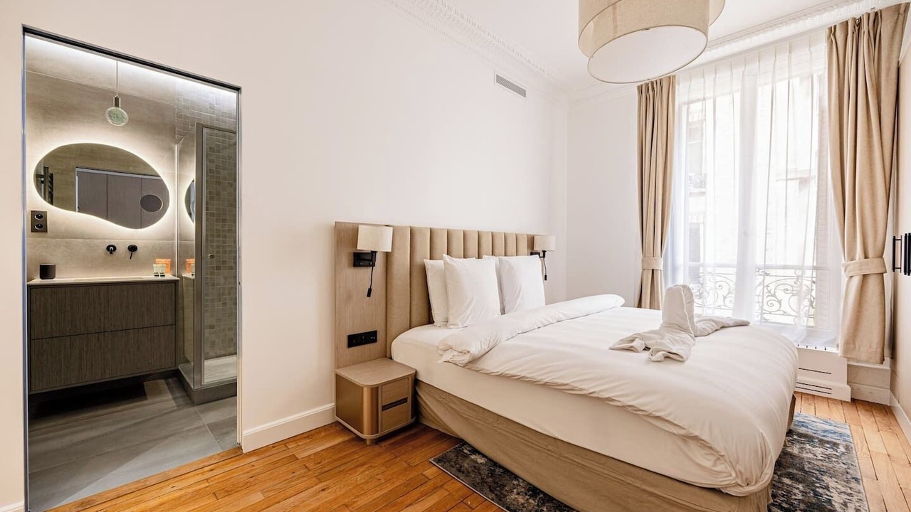 Photo of Bedroom in 8th Arrondissement
