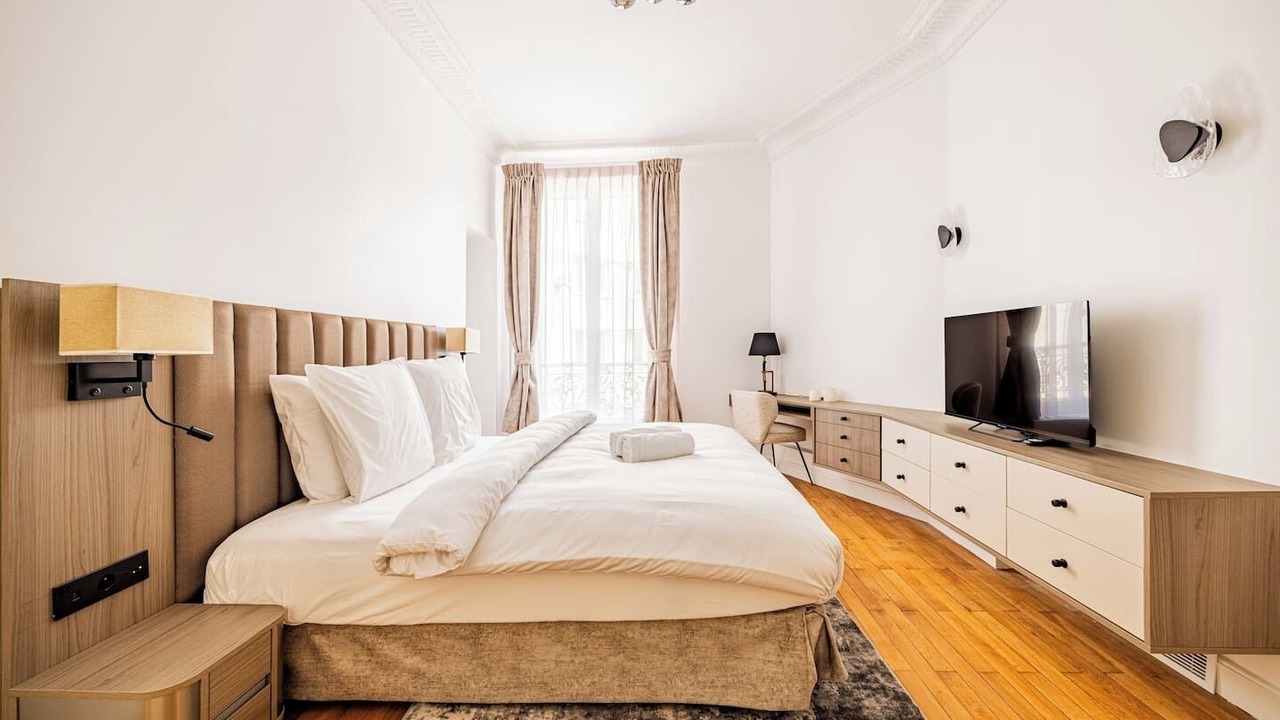 Photo of Bedroom in 8th Arrondissement
