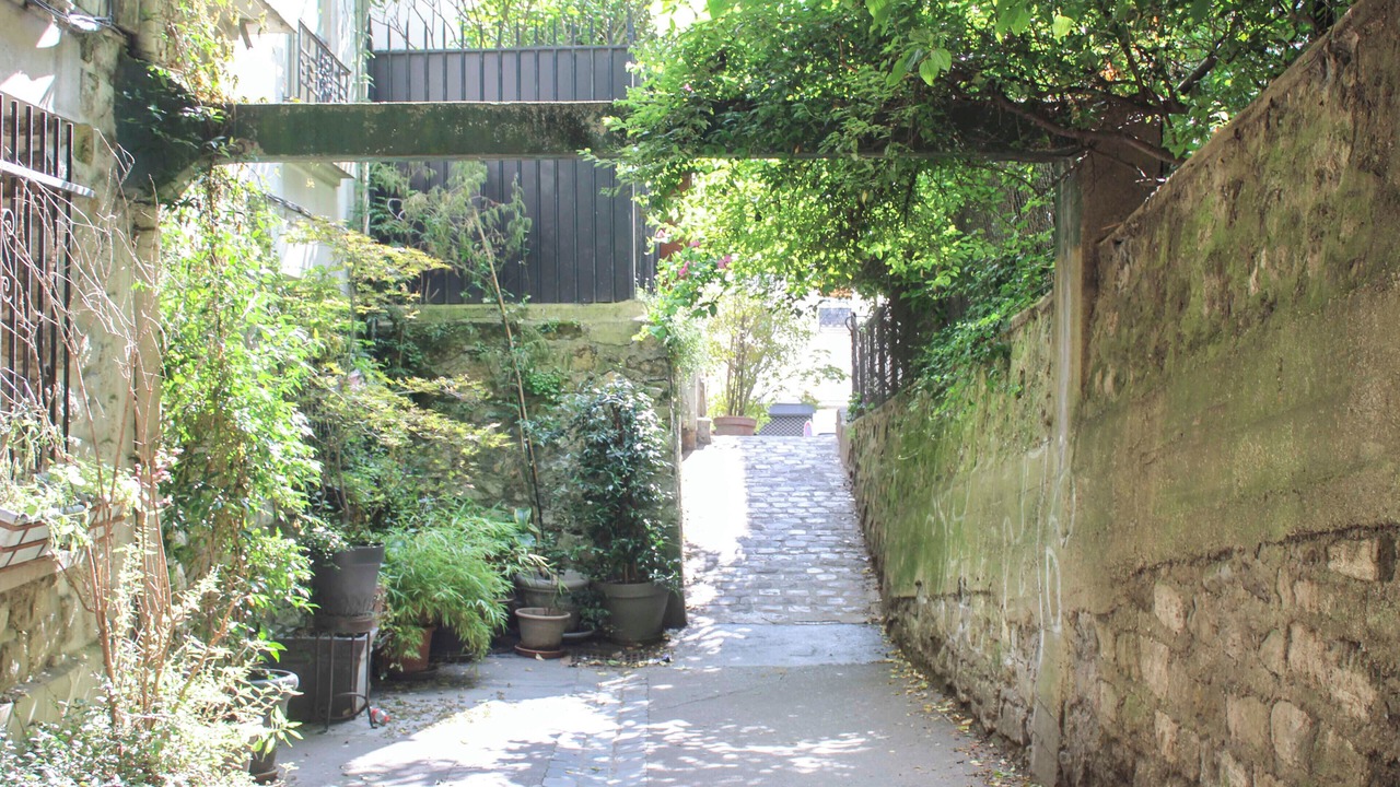 Photo of Outdoor in Clignancourt