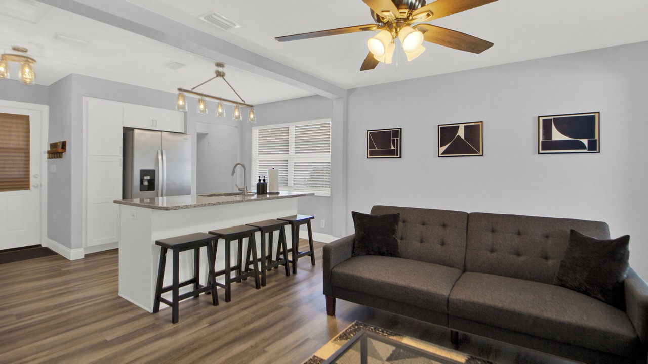 Photo of Livingroom in North Hyde Park