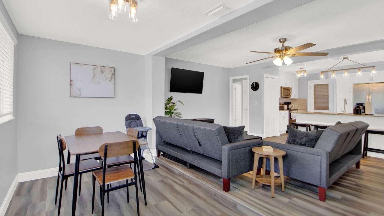 Photo of Livingroom in North Hyde Park