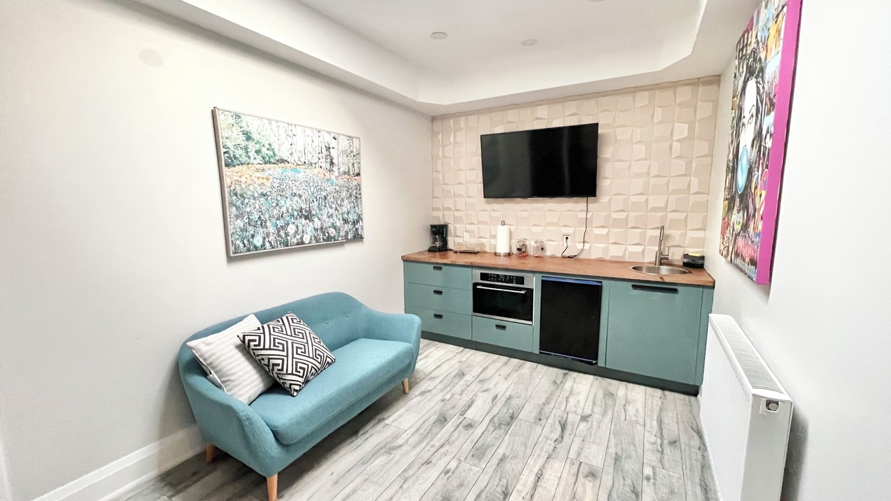 Photo of Livingroom in New Toronto