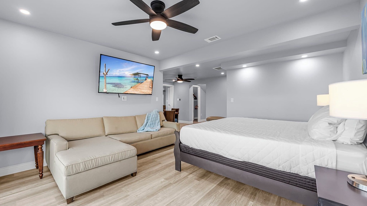 Photo of Bedroom in Floridana Beach