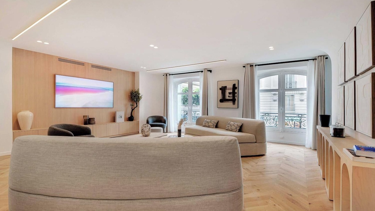 Photo of Livingroom in 8th Arrondissement