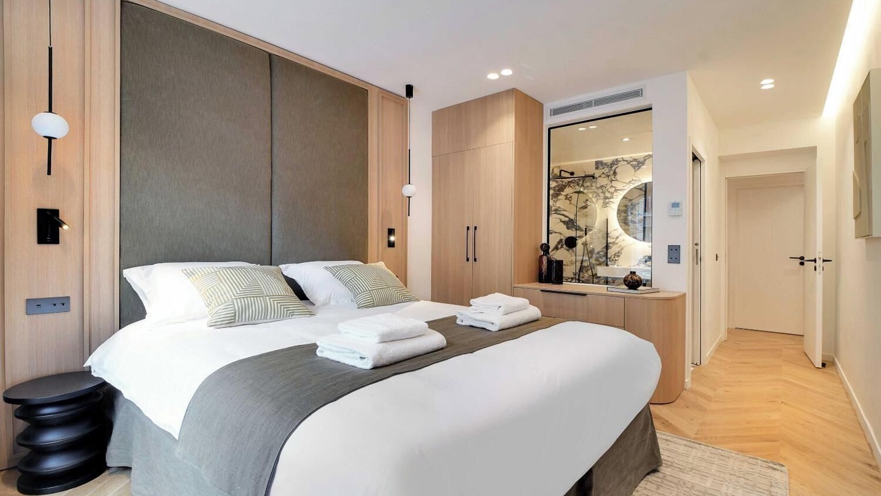 Photo of Bedroom in 8th Arrondissement