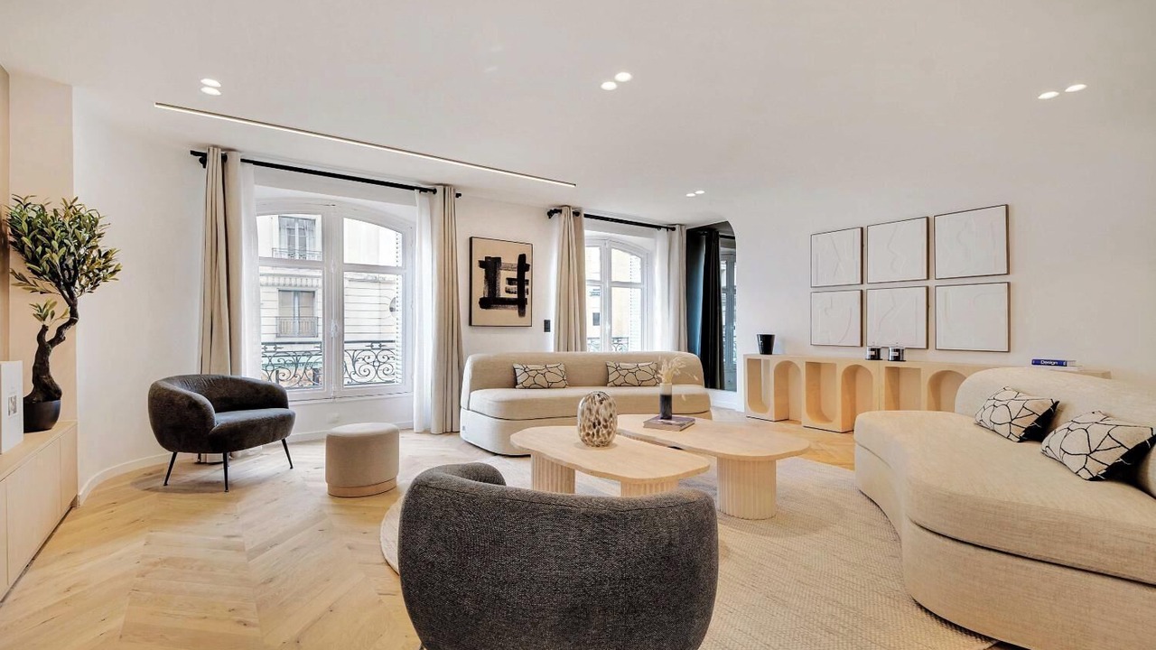 Photo of Livingroom in 8th Arrondissement
