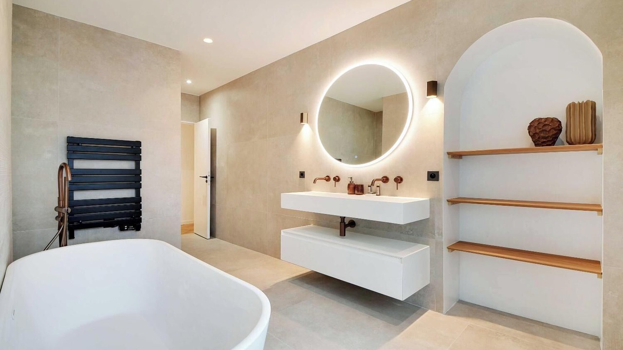 Photo of Bathroom in 8th Arrondissement