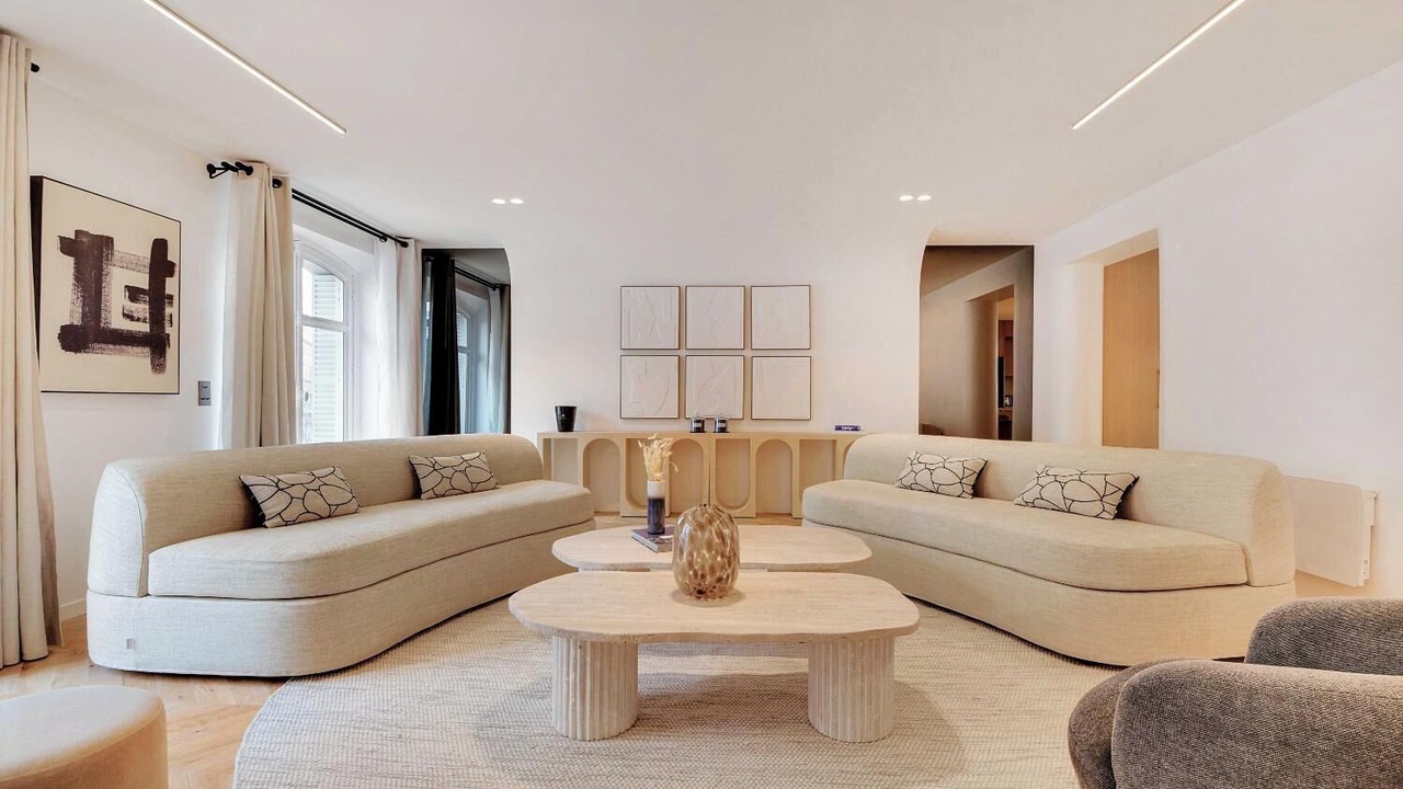 Photo of Livingroom in 8th Arrondissement
