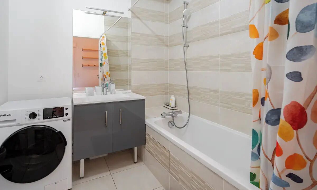 Photo of Bathroom in Les Puces de Saint-Ouen