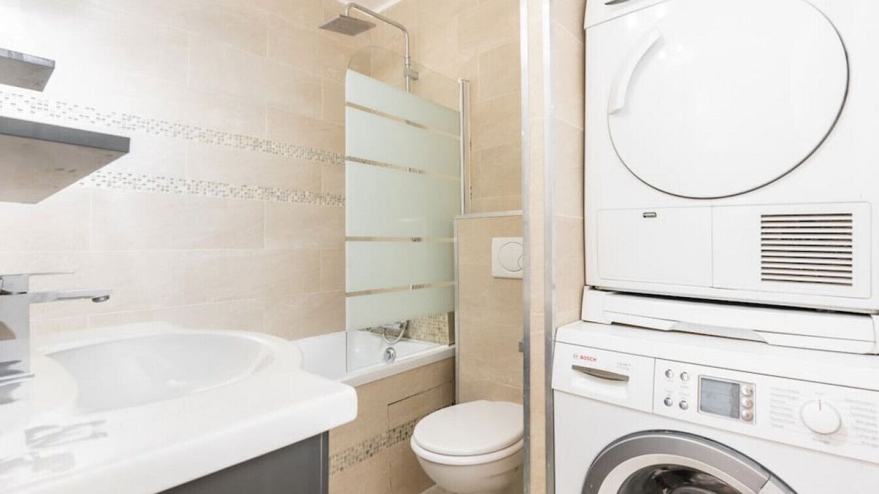 Photo of Bathroom in Combat