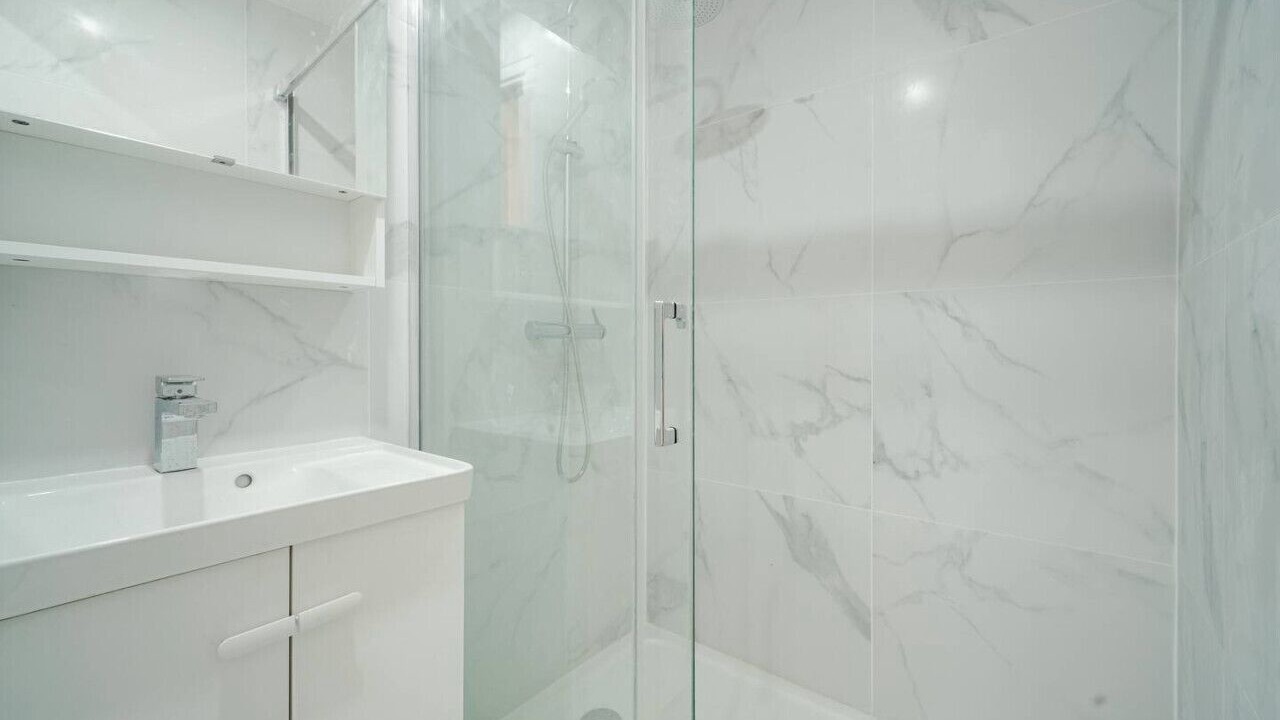 Photo of Bathroom in Les Lilas