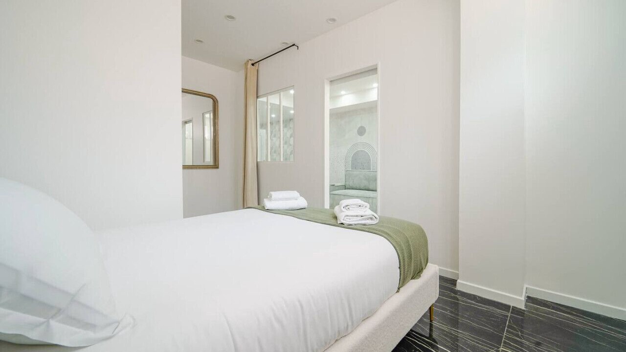Photo of Bedroom in Les Lilas