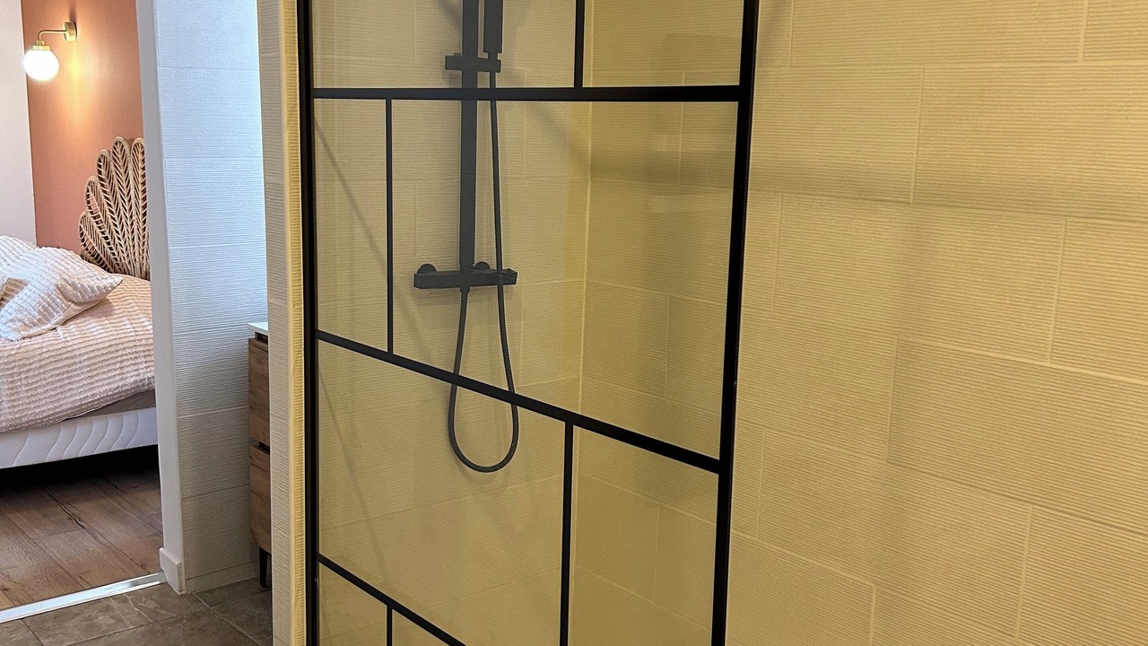 Photo of Bathroom in Montreuil