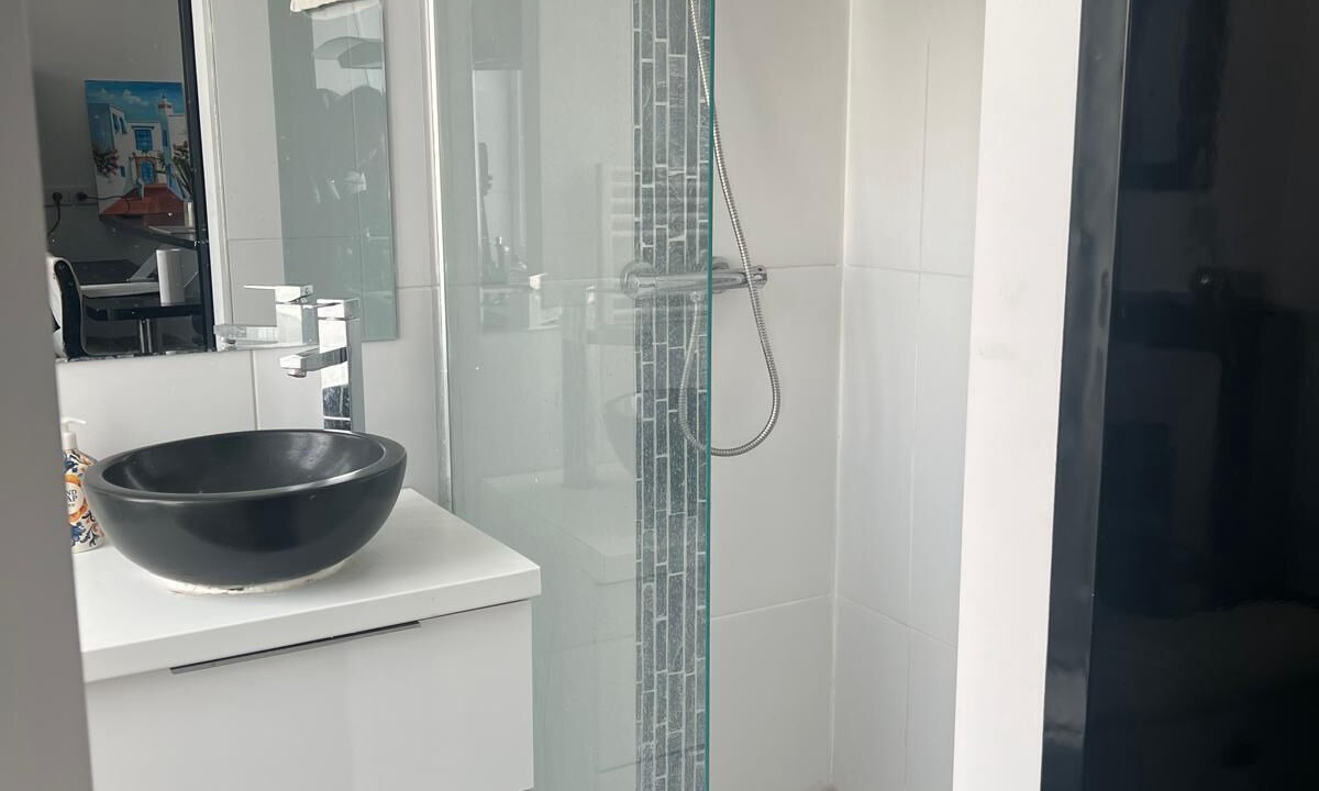 Photo of Bathroom in Quartier des Grandes-Carrieres