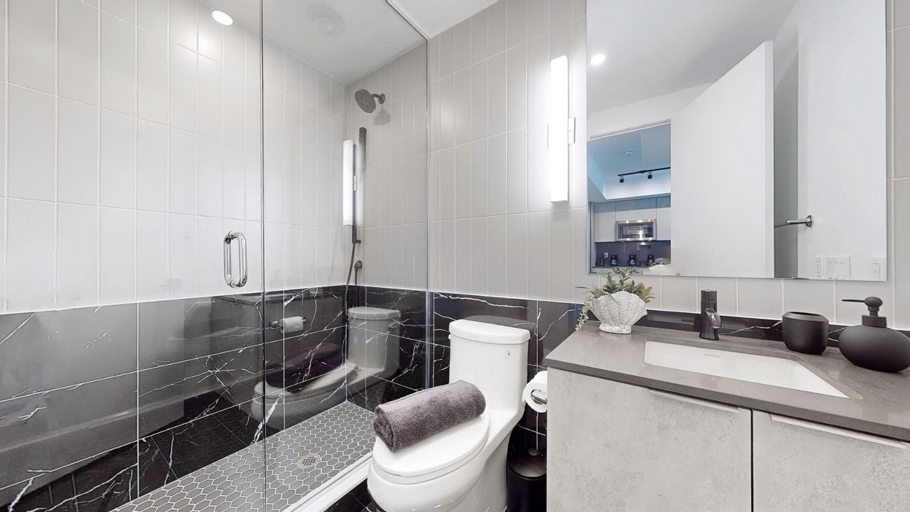 Photo of Bathroom in Fashion District