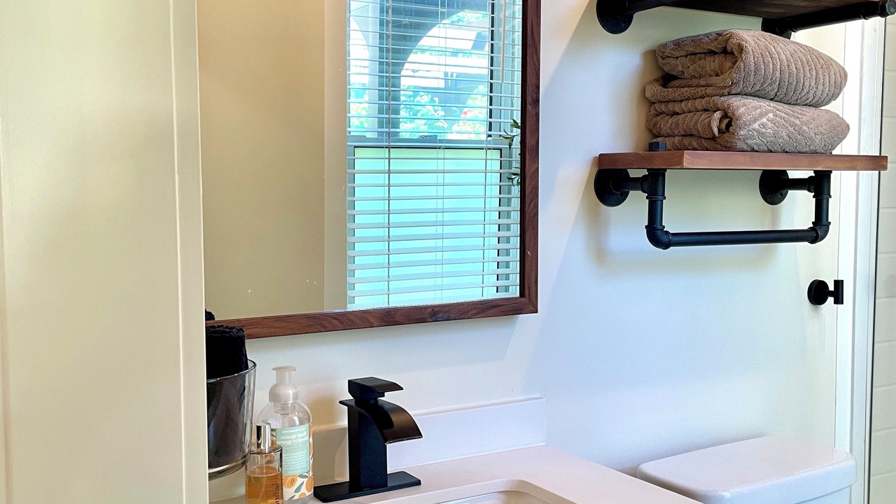 Photo of Bathroom in Shakespeare