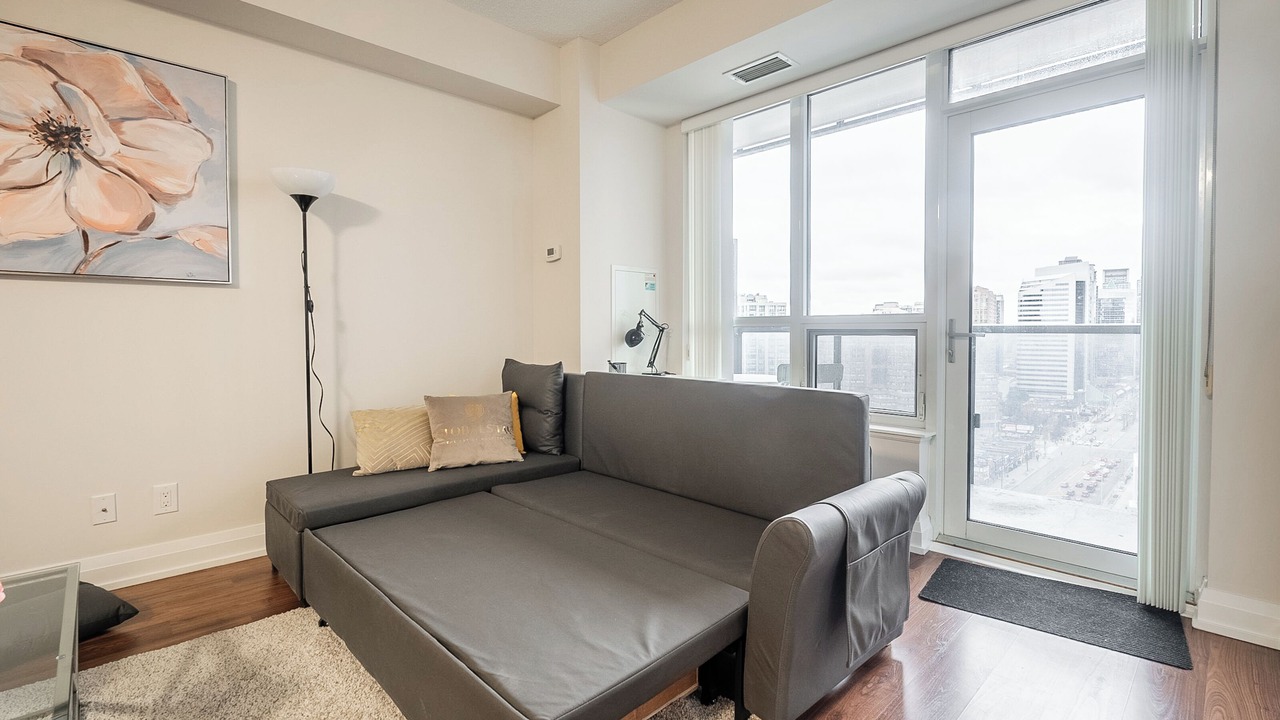Photo of Livingroom in Willowdale