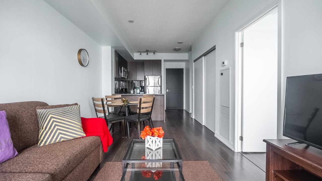 Photo of Livingroom in Yonge-Eglinton