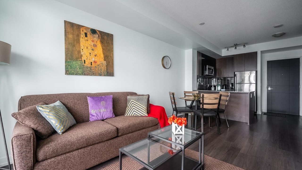 Photo of Livingroom in Yonge-Eglinton