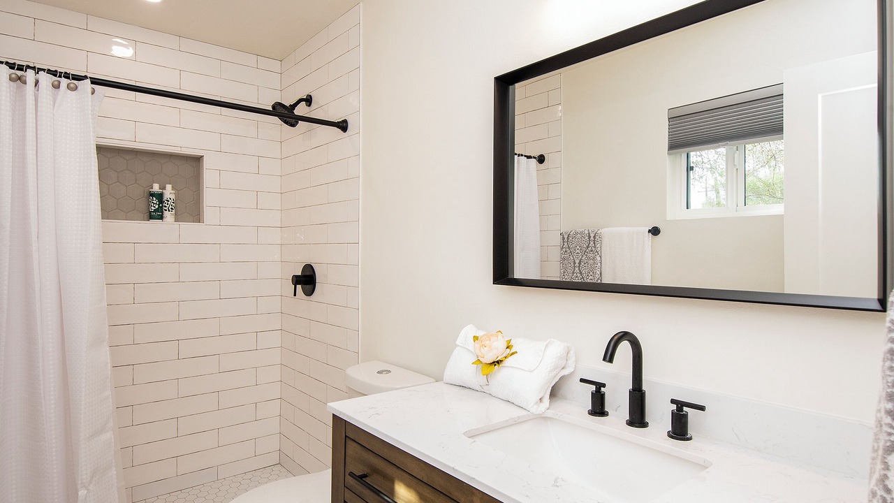 Photo of Bathroom in Oracle Heights Estates