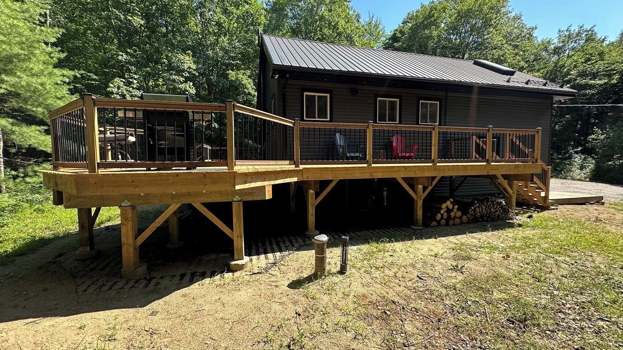 Photo of Patio Balcony in Gravenhurst
