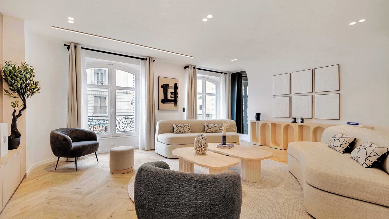 Photo of Bedroom in 8th Arrondissement