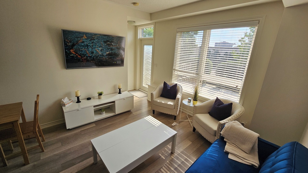 Photo of Livingroom in Earlscourt