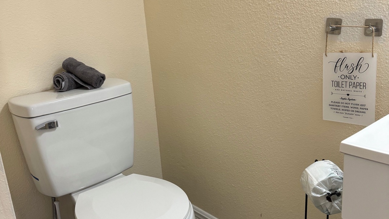 Photo of Bathroom in Pinecrest West Park