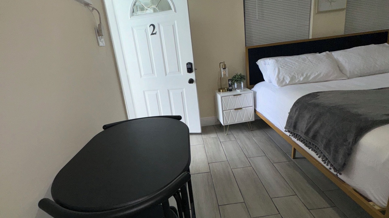 Photo of Bedroom in Pinecrest West Park