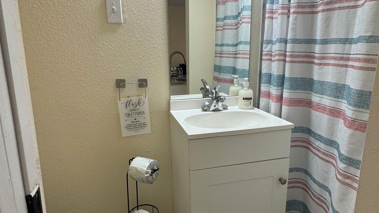 Photo of Bathroom in Pinecrest West Park