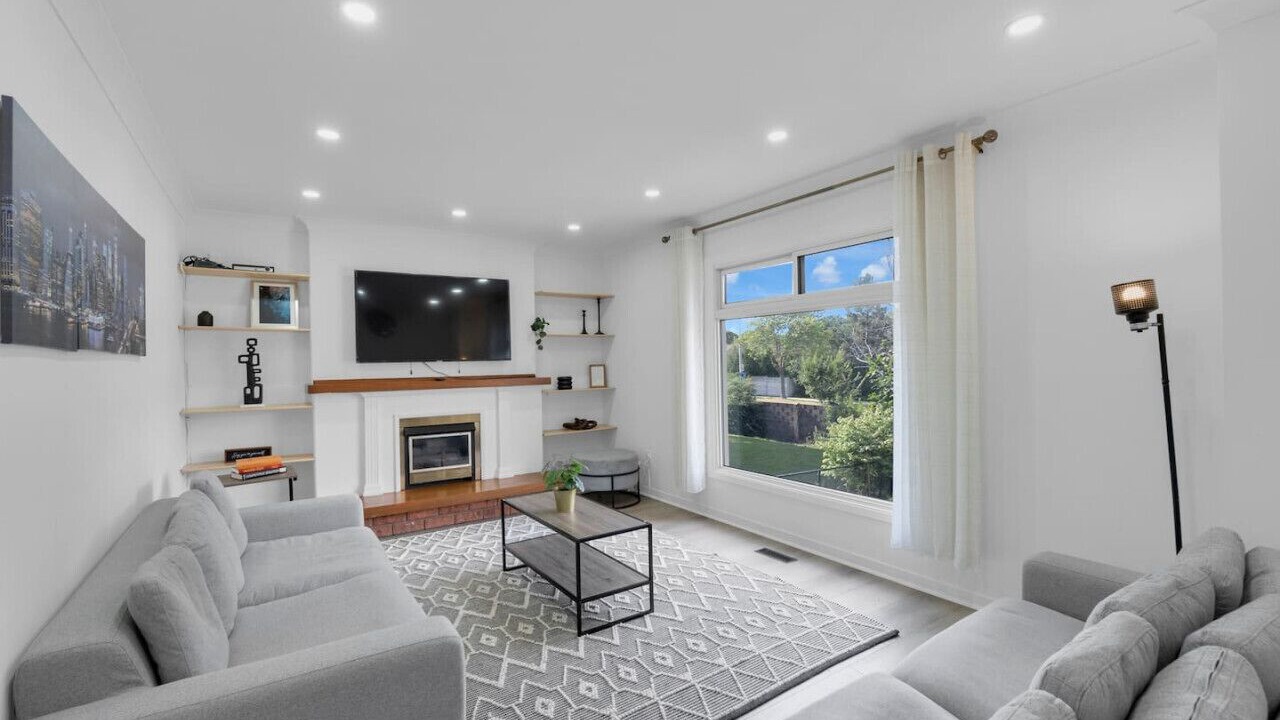 Photo of Livingroom in Erin Mills