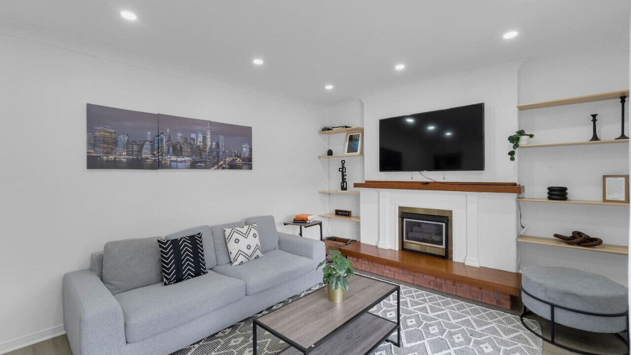 Photo of Livingroom in Erin Mills