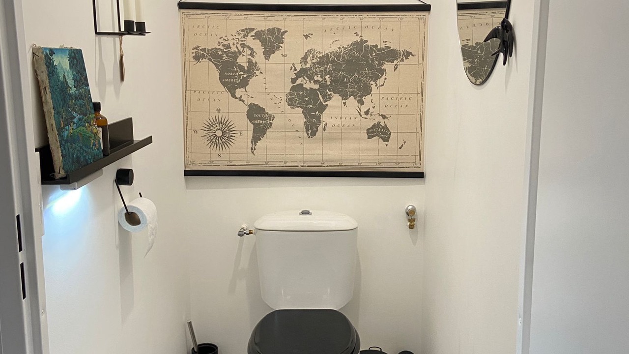 Photo of Bathroom in Stains
