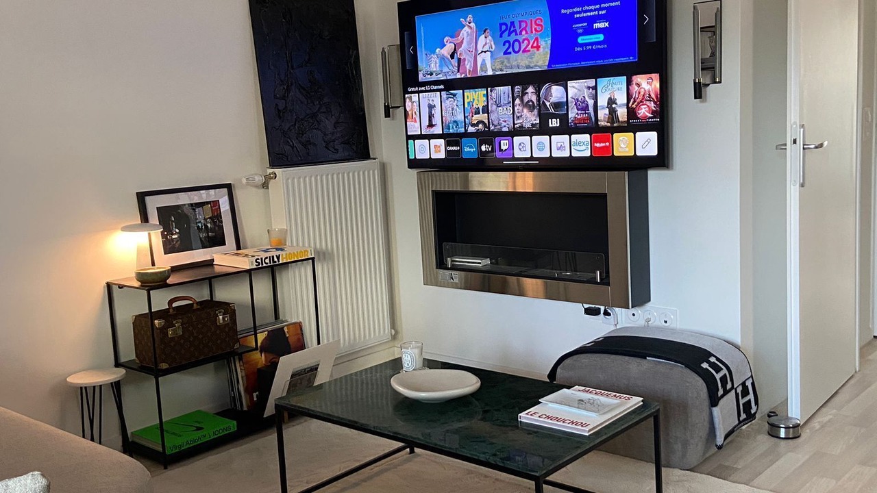Photo of Livingroom in Stains