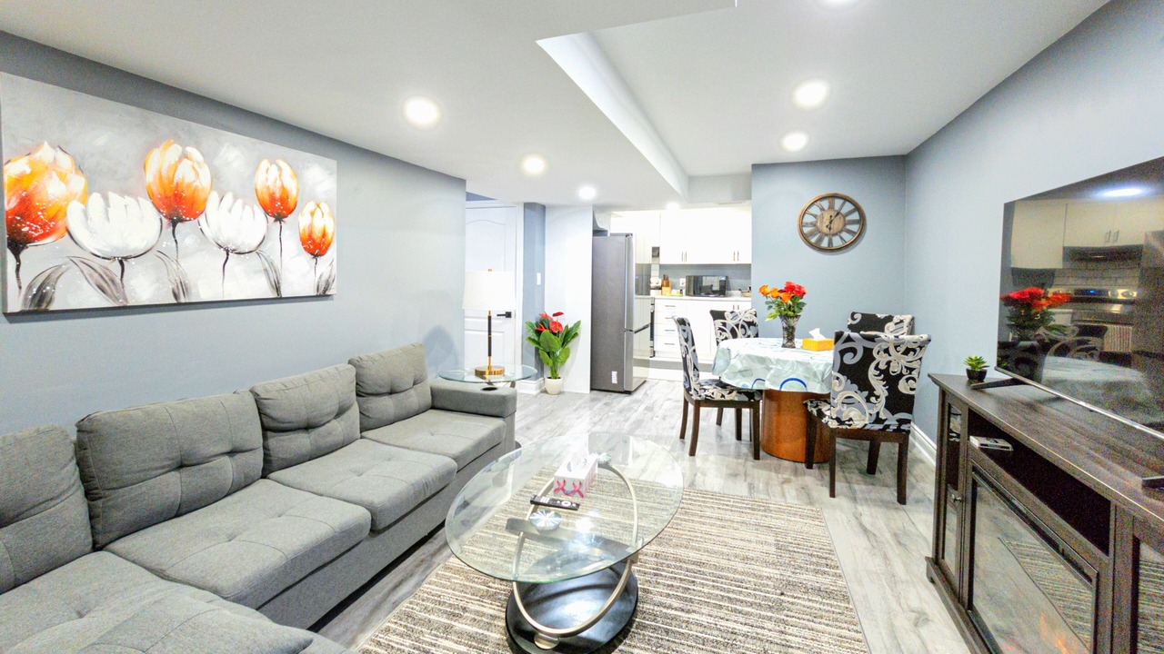 Photo of Livingroom in Halton Regional Municipality