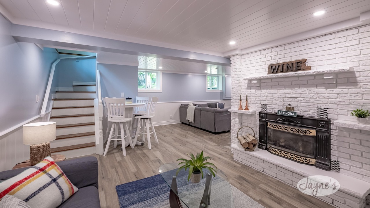 Photo of Livingroom in Lake of Bays