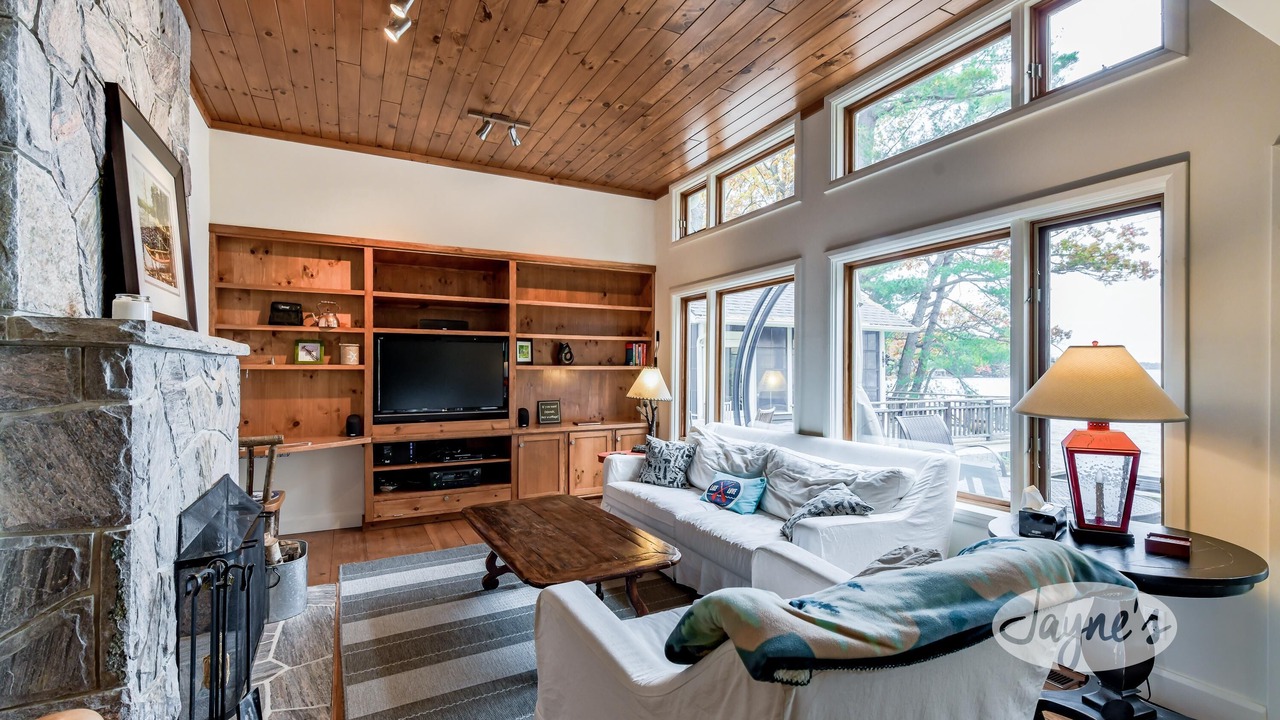 Photo of Livingroom in Muskoka Lakes