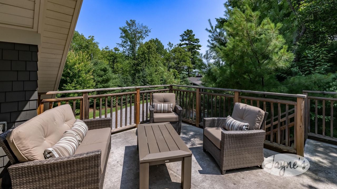 Photo of Patio Balcony in Muskoka Lakes