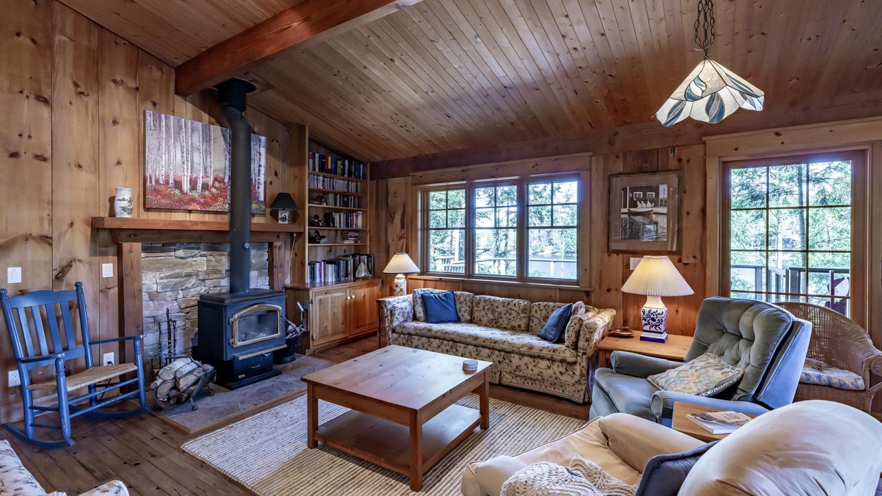 Photo of Bedroom in Muskoka Lakes