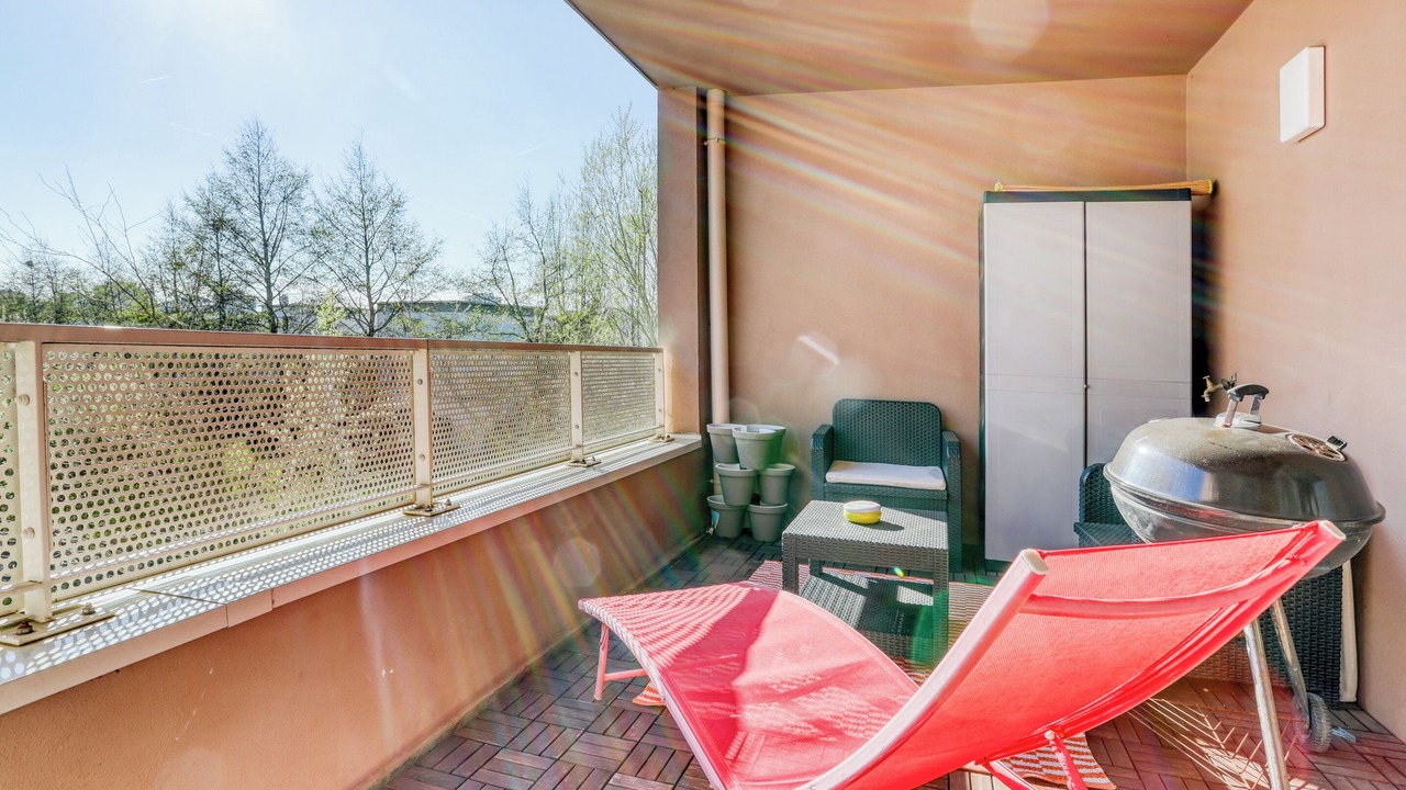 Photo of Outdoor in Stains