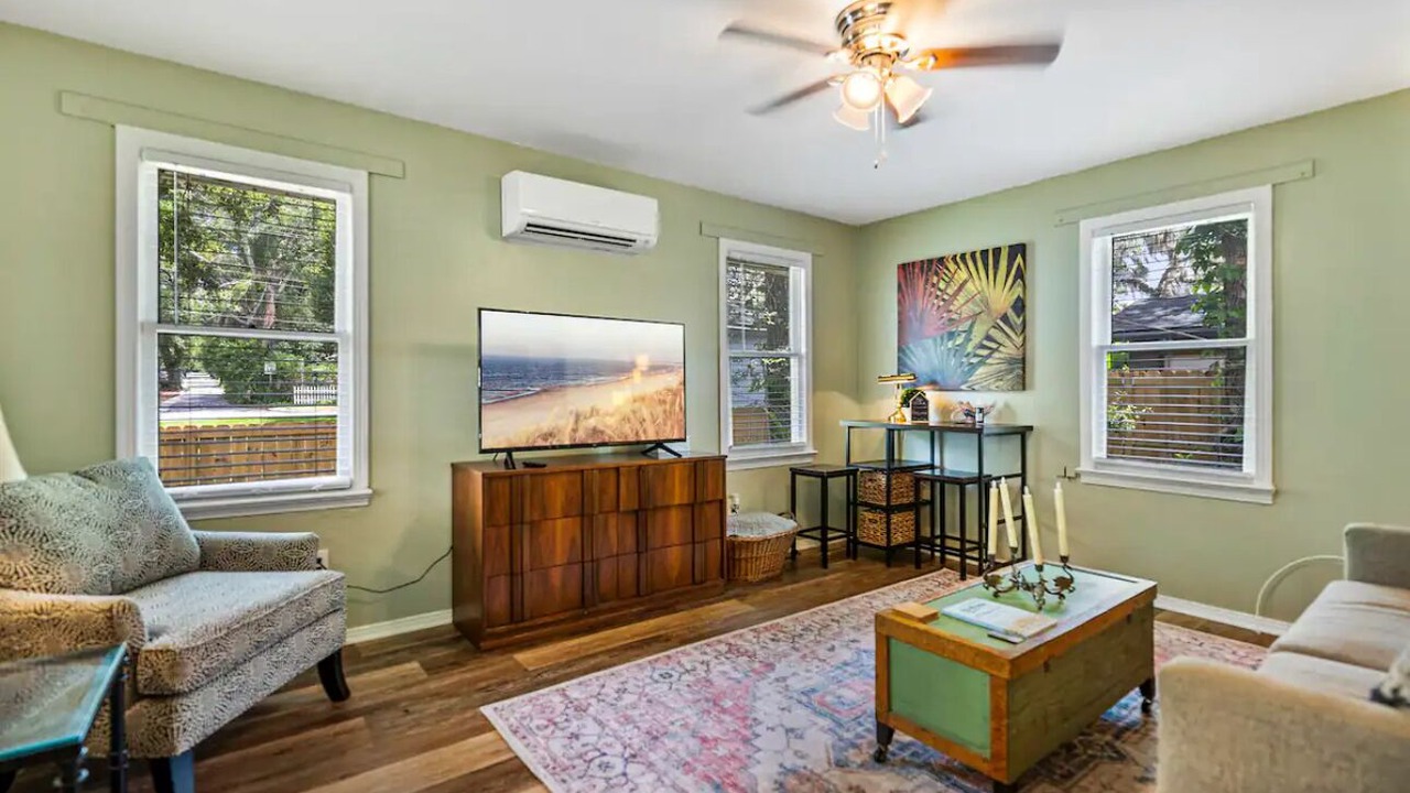 Photo of Livingroom in East Lake Morton