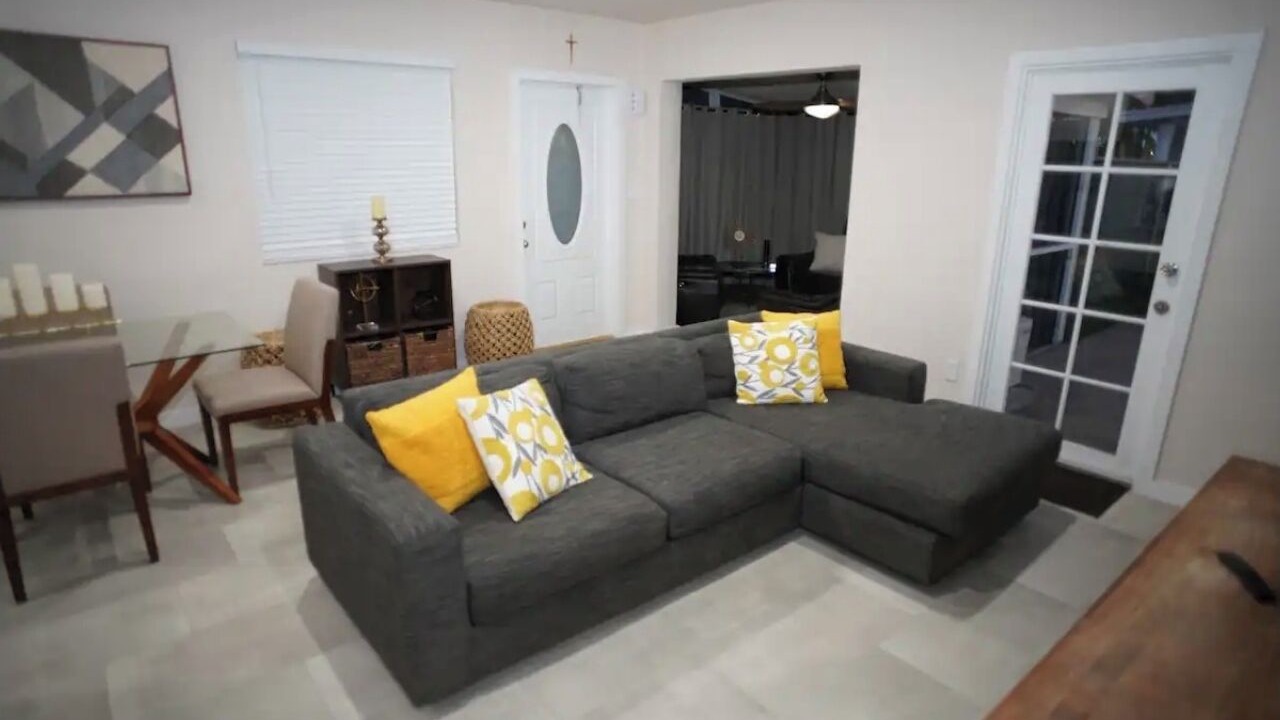 Photo of Livingroom in Ludlam