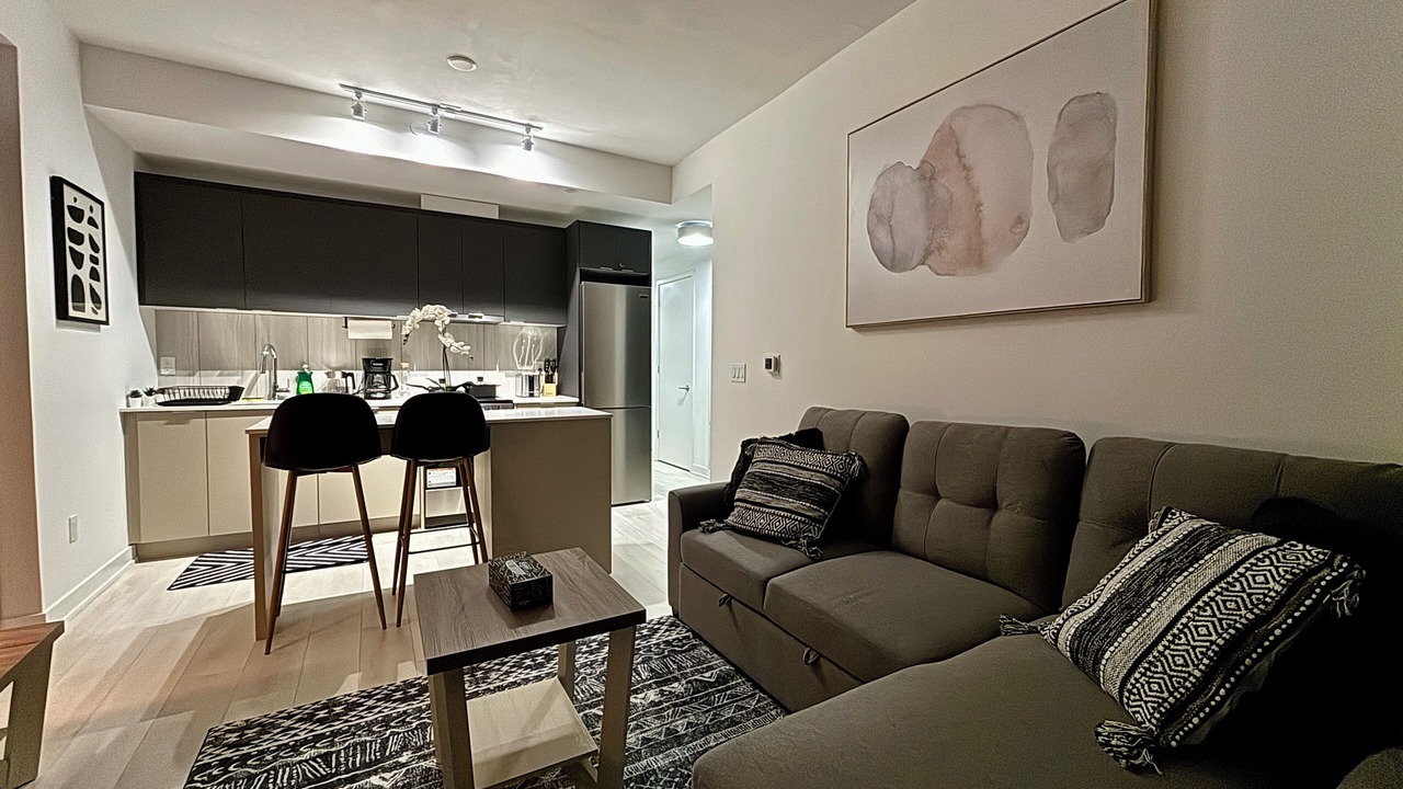 Photo of Livingroom in Lawrence Manor