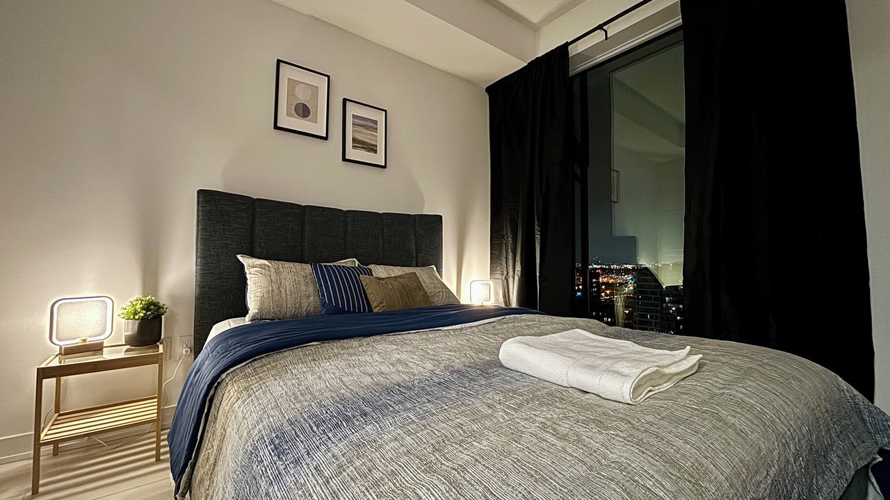 Photo of Bedroom in Lawrence Manor