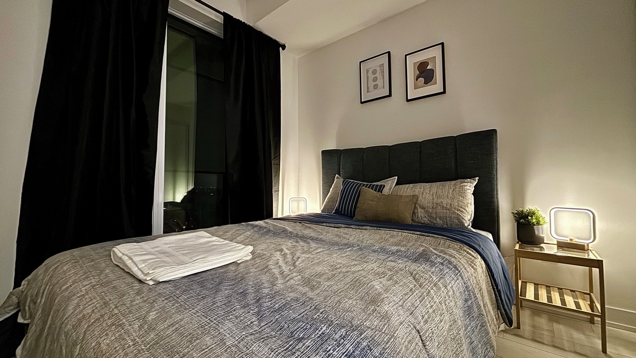 Photo of Bedroom in Lawrence Manor
