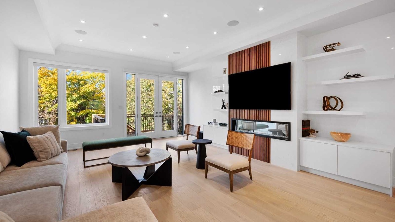 Photo of Livingroom in Richmond Hill