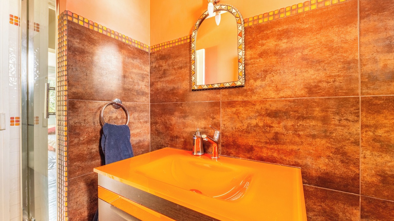 Photo of Bathroom in Combat
