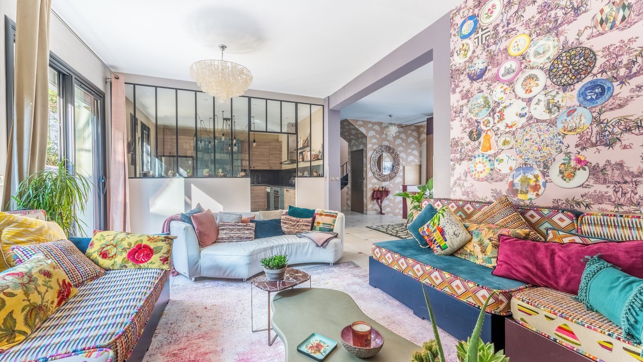 Photo of Livingroom in Combat