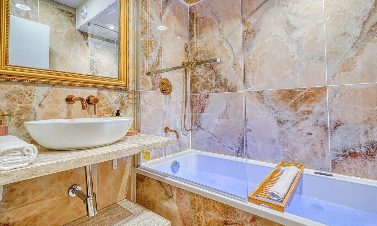 Photo of Bathroom in Faubourg de l'Arche